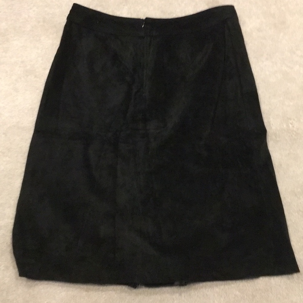 Black 100% leather Context skirt.